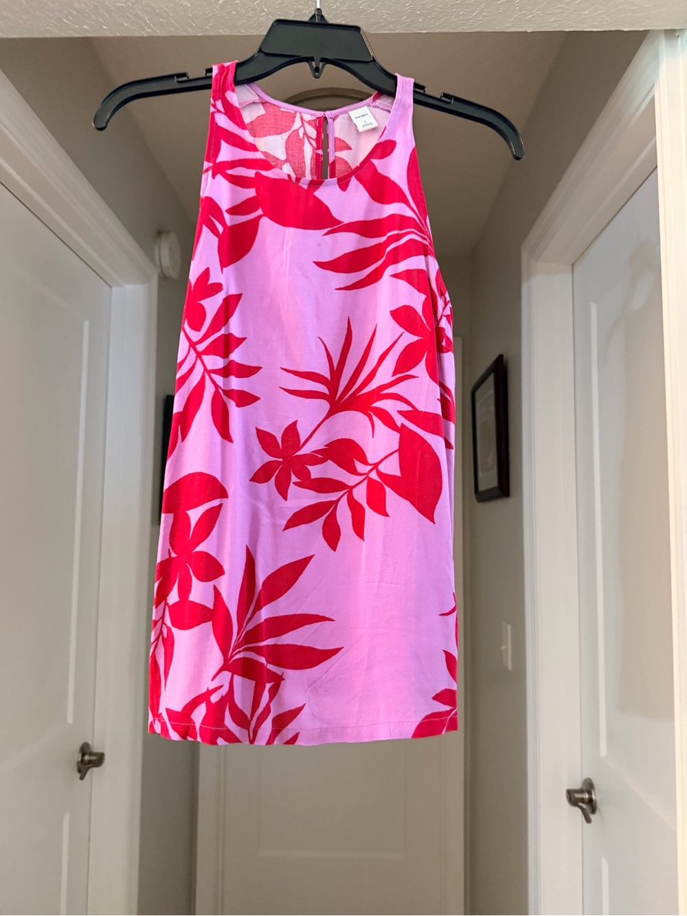 Old Navy Sleeveless Pink Shift Dress with Bold Fuchsia Floral Print